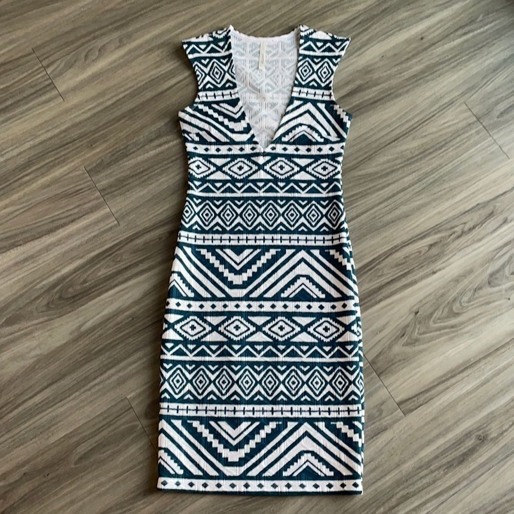Yetts dress size XS, blue &‎ white pattern, like new! GORGEOUS! WA-1585